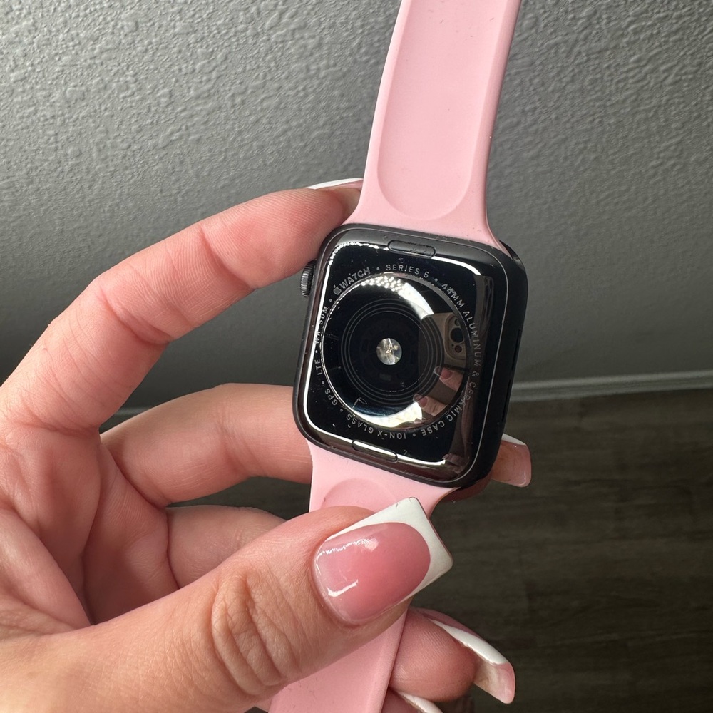 Apple Watch - Picture 2 of 4